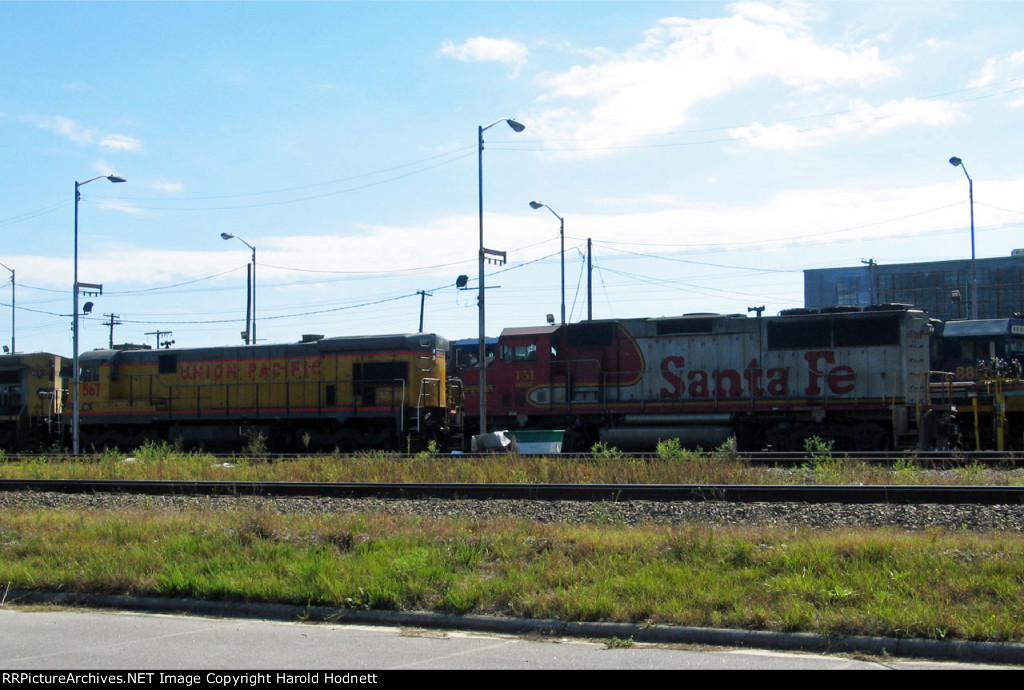 HLCX 567 & BNSF 151 